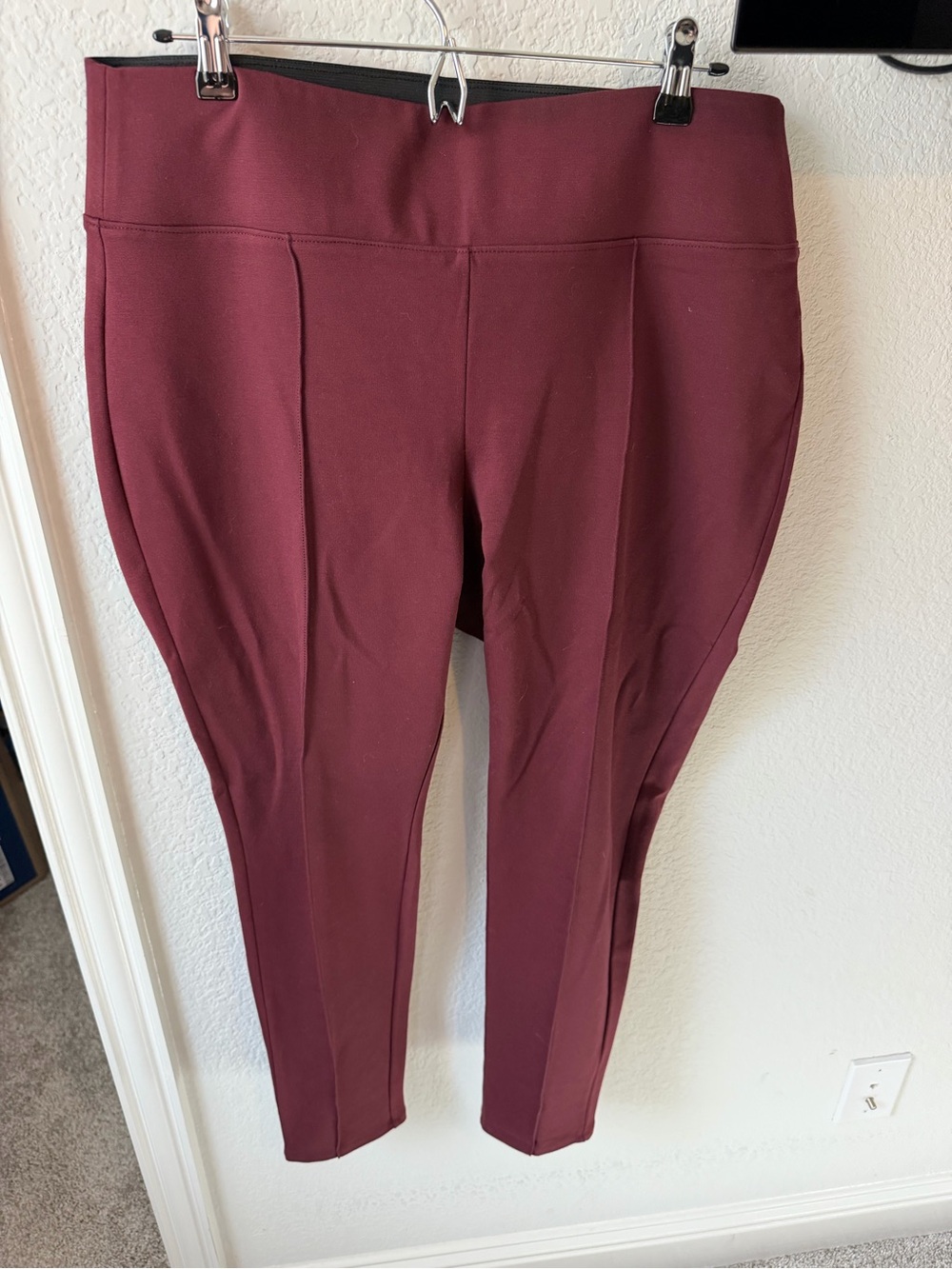 Nine West Burgundy Ponte Skinny Leggings